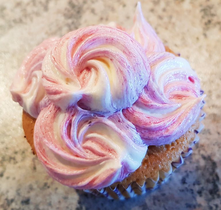 Schokoladen Macarons – Schweizer Methode | Julia&amp;#39;s Baking Passion