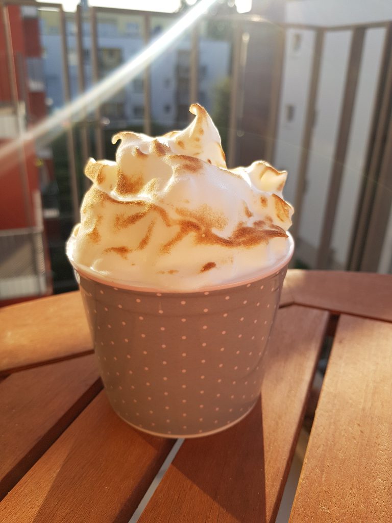Flambierter Eiweiß Fluff