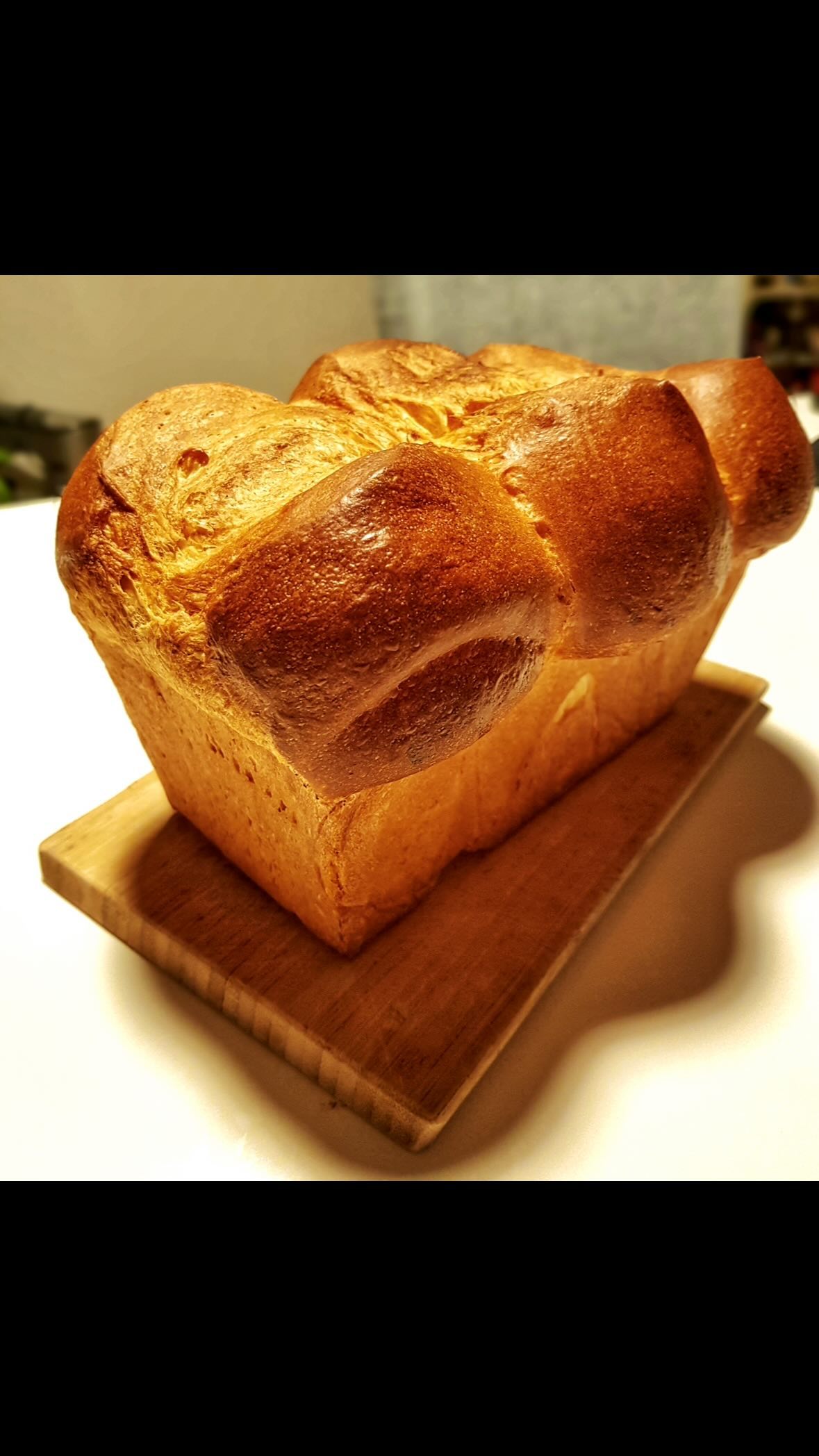 Super fluffiges Brioche mit Sauerteig // Fluffy Brioche with sourdough 👉Rezept in Bio & auf juliasbakingpassion.de👈 #sourdoughbrioche #sauerteigbrioche #sauerteig #brioche #bakingrecipes