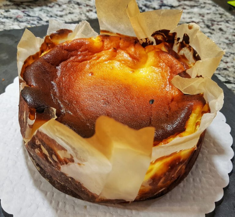 Basque Burnt Cheesecake (Baskischer Käsekuchen)