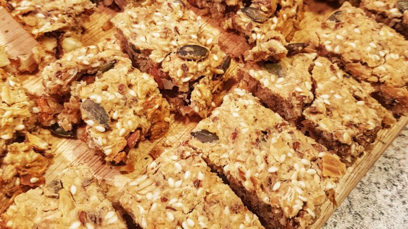 Müsliriegel mit Sauerteig