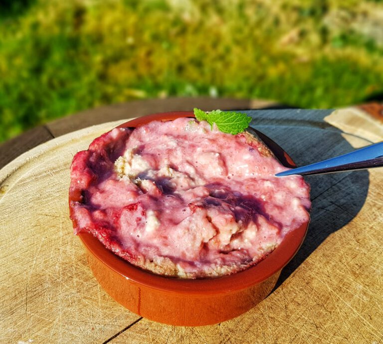 Erdbeer-Käsekuchen Baked Oats (Gebackener Haferbrei)