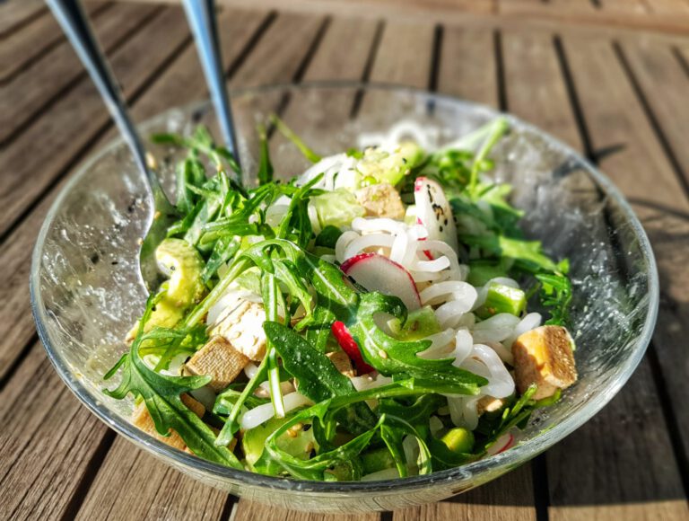 Glasnudelsalat mit Tofu