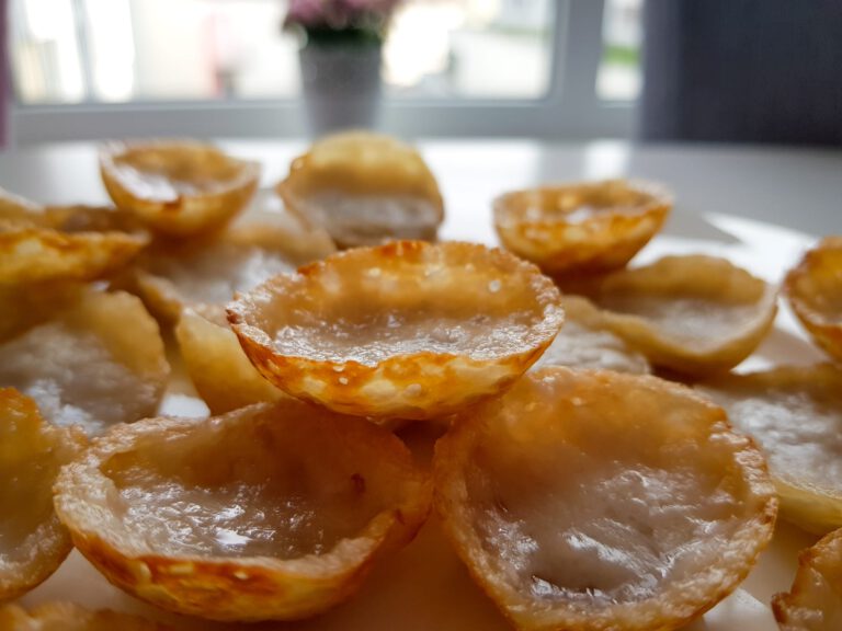 Kanom Krok (thailändische Kokos-Pfannküchlein)