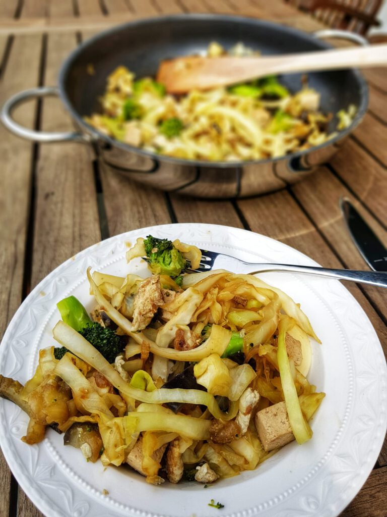 Gebratene Kohl-Gemüse-Pfanne