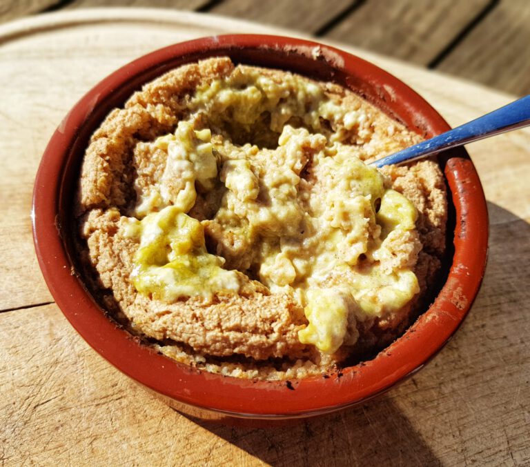 Pistazien-Käsekuchen Baked Oats (Gebackener Haferbrei)