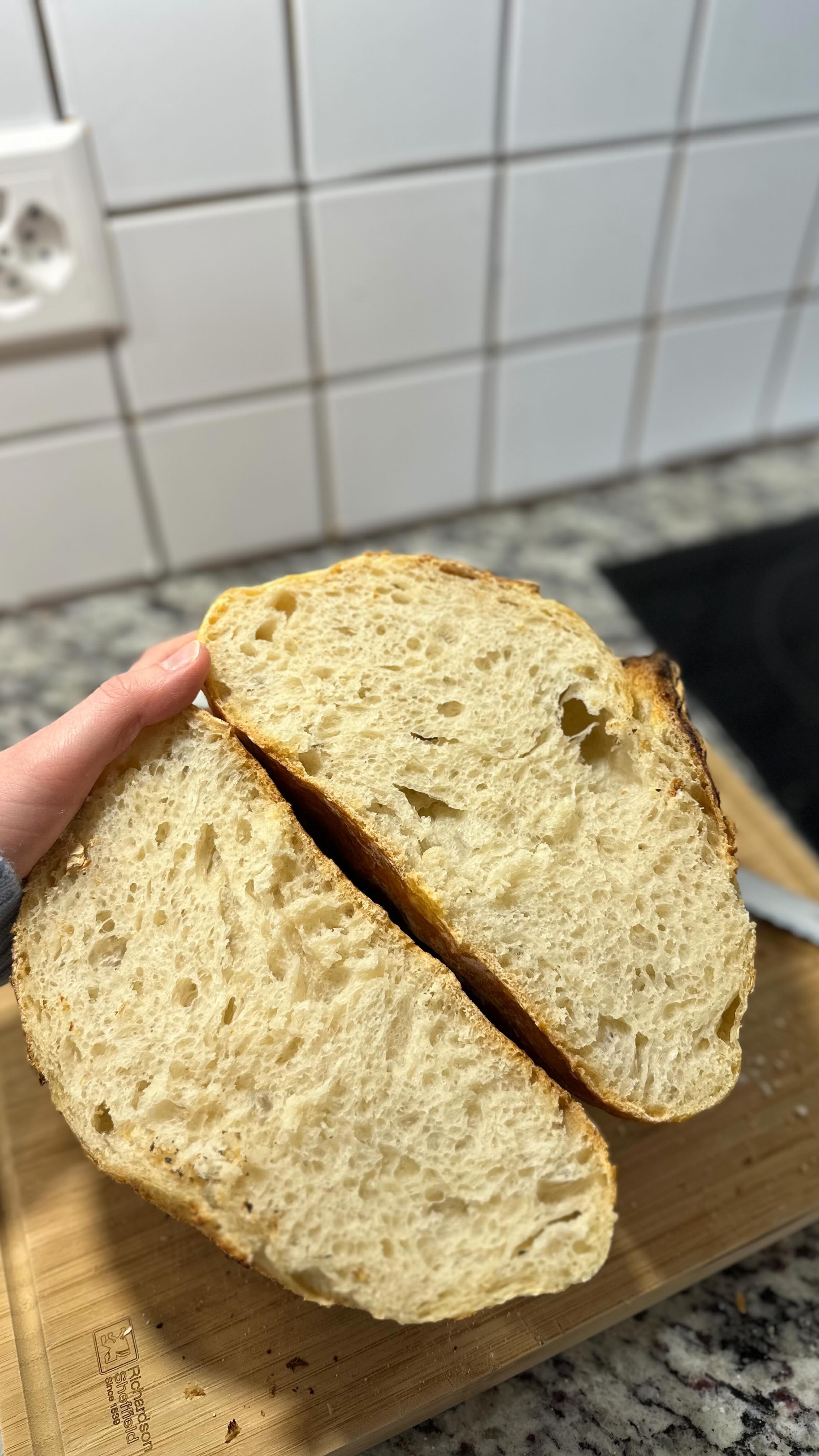 Super fluffiges und leckeres Sauerteigbrot // Fluffy sourdough bread 👉Recipe on juliasbakingpassion.de and in Bio👈 #sourdough #sauerteigbrot #sourdoughbread