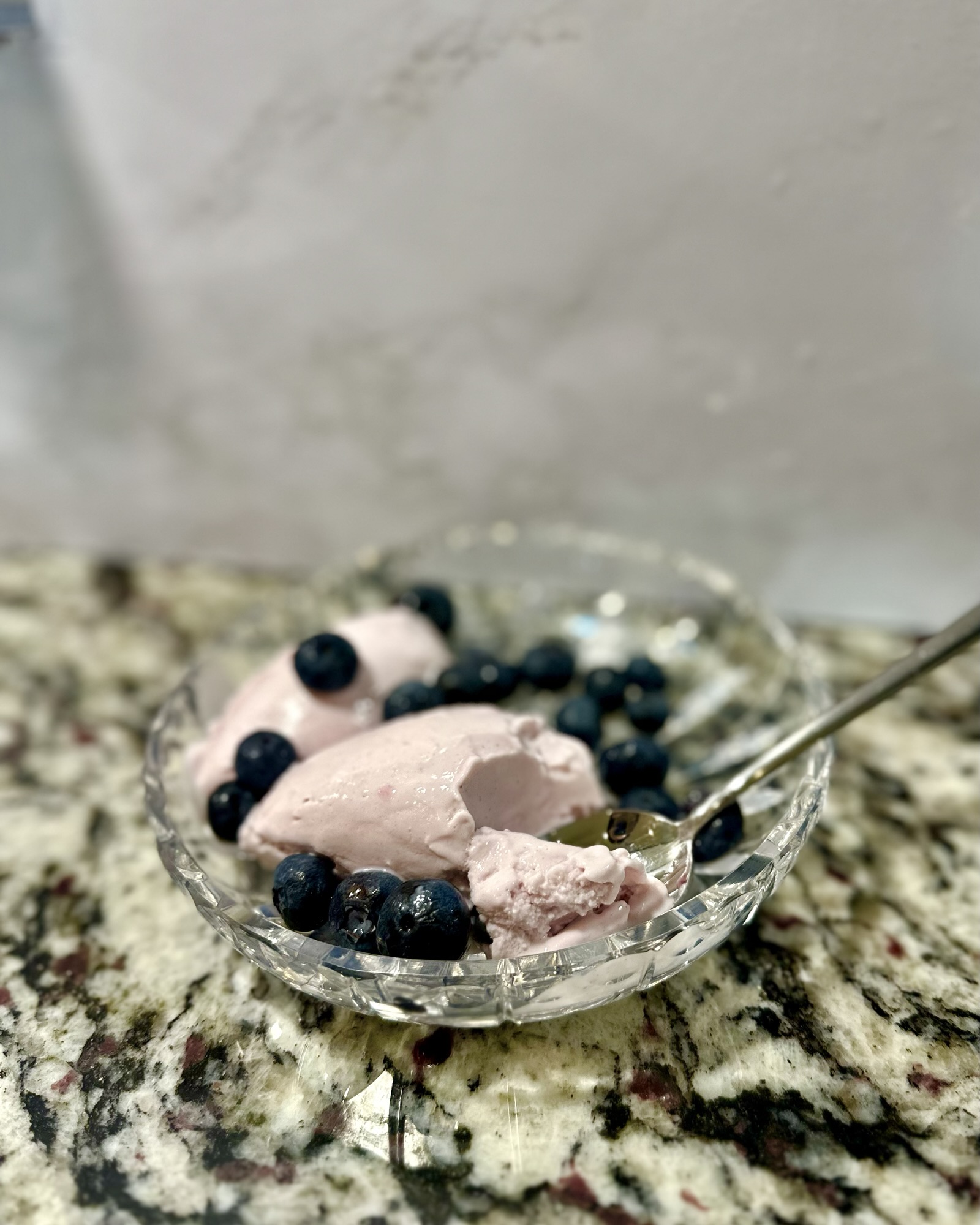 Gesunder Heidelbeer Frozen Joghurt (Ninja Creami)