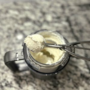 Gesunder Vanille Frozen Joghurt (Ninja Creami)